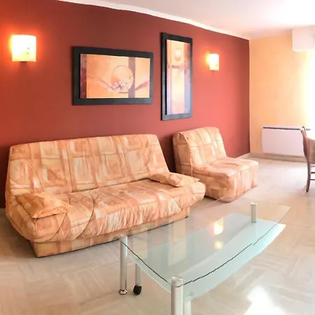 Cannes, Tout Confort Apartment
